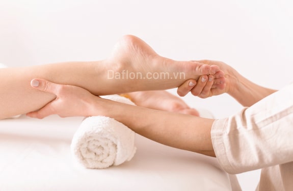 Massage chân và sử dụng tinh dầu avatar
